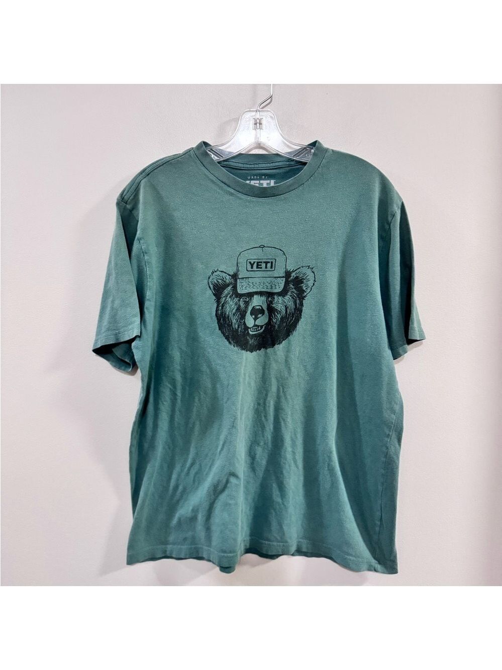 Men's Yeti Den Dweller Bear Graphic Green Short Sleeve Tee. Size L